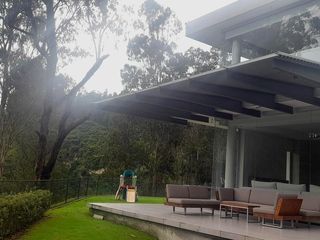 Renta de Casa Amoblada con diseño Moderno-Minimalista con piscina, en  la Intervalles