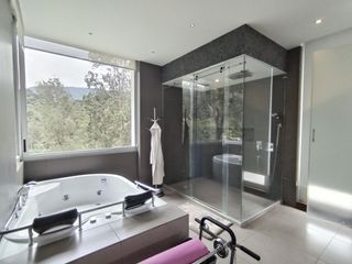 Renta de Casa Amoblada con diseño Moderno-Minimalista con piscina, en  la Intervalles