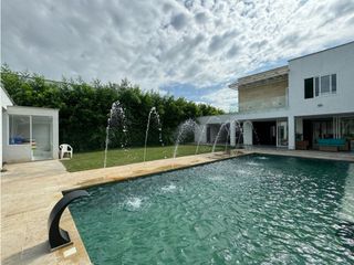 Se vende espectacular casa en Rozo