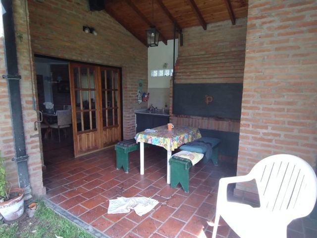 Casa en venta - 4 Dormitorios 4 Baños 2 Cocheras - 600Mts2