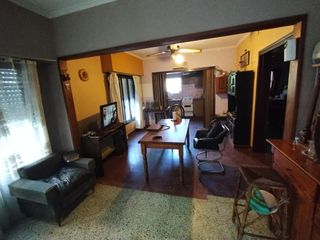 Casa en venta - 3 dormitorios 2 baños 2 locales - Cochera - 300mts2 - San Carlos, La Plata