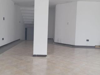 Gaspar de Villarroel , Local en renta, 110 m2, 2 ambientes, 1 baño, 3 parqueaderos