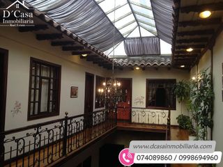 Hostal de Venta – Centro Histórico de Cuenca, 2 Locales Comerciales y 8 habitaciones.