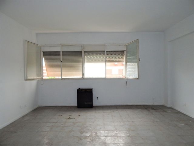 OPORTUNIDAD! VENTA 3 AMB A RECICLAR EN B. CASTRO !