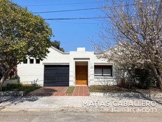 Foto 1 de Casa a la venta en Urca con pileta todo en planta baja