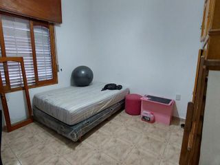 Casa en venta - 3 Dormitorios 1 Baño 2 Cocheras - 360Mts2 - La Plata