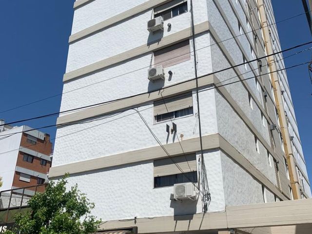 Venta amplio 3 amb en V. Pueyrredón -Vista a plaza