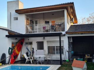 Casa en venta - 3 dormitorios 2 baños - Cochera - 162mts2 - Villa Elisa, La Plata