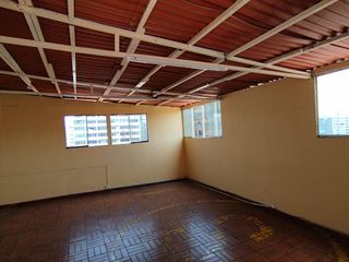 Oficina en  piso 10 + Azotea en excelente zona cerca al Parque Kennedy en Miraflores