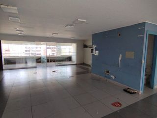 Oficina en  piso 10 + Azotea en excelente zona cerca al Parque Kennedy en Miraflores
