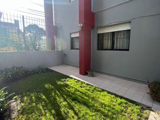 Departamento de 4 ambientes con amplio patio en San juan y Avellaneda