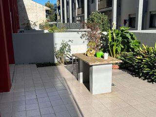 Departamento de 4 ambientes con amplio patio en San juan y Avellaneda