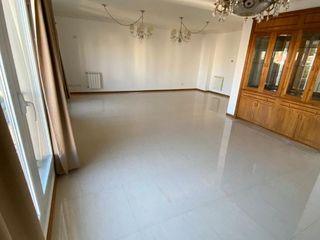 Inmejorable departamento en venta de 5 ambientes en Quilmes con vista a Uruguay