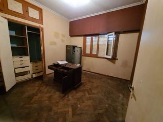 Casa en venta - 5 Dormitorios 2 Baños - Cochera - Pileta - 280Mts2 - Manuel B. Gonnet
