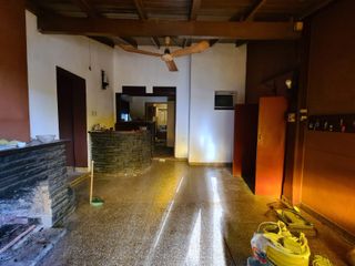 Casa en venta - 5 Dormitorios 2 Baños - Cochera - Pileta - 280Mts2 - Manuel B. Gonnet