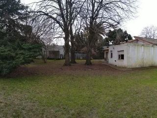 Casa en venta - 2 dormitorios 2 baños - Cochera - 1371mts2 - Villa Elisa, La Plata