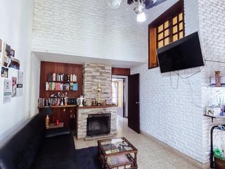 Casa venta 3 dormitorios, 2 baños, 1 escritorio, 1 cochera - 300 mts2 totales - Manuel B Gonnet