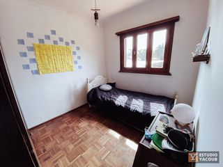 Casa venta 3 dormitorios, 2 baños, 1 escritorio, 1 cochera - 300 mts2 totales - Manuel B Gonnet