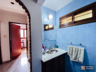 Casa venta 3 dormitorios, 2 baños, 1 escritorio, 1 cochera - 300 mts2 totales - Manuel B Gonnet