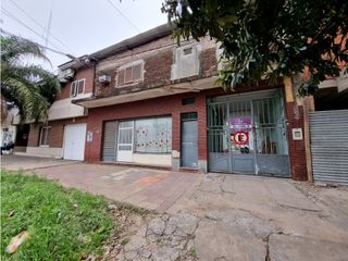 Foto 2 de Local comercial y dos departamentos para invertir!