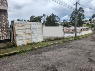 Vendo lote de terreno en Loma de Puengasi con cerramientos