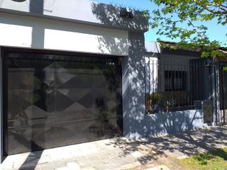 Casa en venta de 2 dormitorios c/ cochera en Ituzaingó Norte