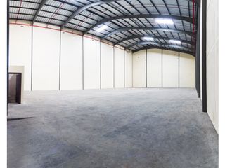 Durán Business Center & Logistics se alquila 14800 m2 de bodega