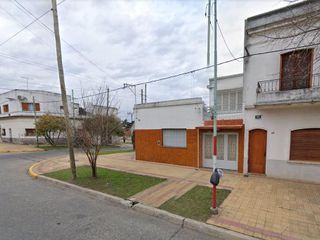 Casa en venta - 3 dormitorios 1 baño - Con cochera - 94mts2 - Tolosa, La Plata