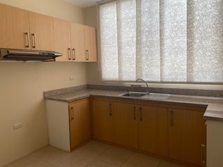 Foto 6 de Venta de casa en Manta de oportunidad  a dos minutos de la playa Inf 099321----