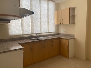 Foto 5 de Venta de casa en Manta de oportunidad  a dos minutos de la playa Inf 099321----