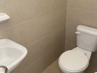 Foto 7 de Venta de casa en Manta de oportunidad  a dos minutos de la playa Inf 099321----