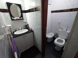 Casa en venta - 3 dormitorios 4 baños - 120 mts2 - La Plata