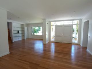 Casa en venta c/ 2 cocheras en Country San Diego