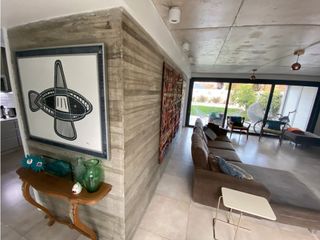 Foto 6 de Divino Rostro Casa estilo minimalista 6 ambientes + parque + pileta