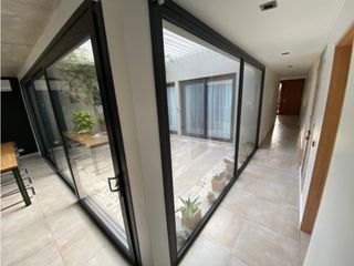 Foto 4 de Divino Rostro Casa estilo minimalista 6 ambientes + parque + pileta