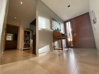 Foto 3 de Divino Rostro Casa estilo minimalista 6 ambientes + parque + pileta