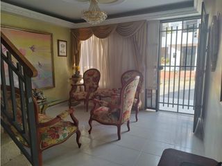 Foto 2 de CASA DE DOS PISOS EN SECTOR RESIDENCIAL PERMUTA EN PARTE DE PAGO
