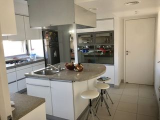 Exclusivo piso de categoria- Ugarteche y Cerviño - Torre Amenities 2 Cocheras/ Muebles y acc. de alta gama/ colmado de Obras de Arte.