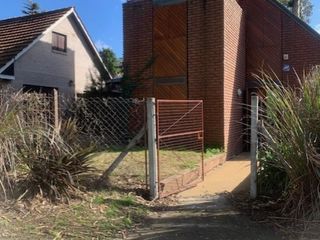 Foto 3 de CASA DE LADRILLOS  C/ 3 HAB Y PARQUE