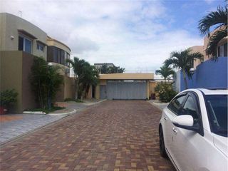 Foto 10 de Venta de casa en condominio zona sur de manta