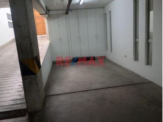 Foto 2 de ¡Vendo Estacionamiento Lineal Para 02 Camionetas En Jr Toquepala, Surco!