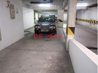 Foto 3 de ¡Vendo Estacionamiento Lineal Para 02 Camionetas En Jr Toquepala, Surco!