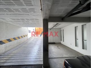 Foto 12 de ¡Vendo Estacionamiento Lineal Para 02 Camionetas En Jr Toquepala, Surco!