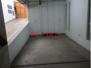 Foto 4 de ¡Vendo Estacionamiento Lineal Para 02 Camionetas En Jr Toquepala, Surco!
