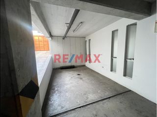 Foto 13 de ¡Vendo Estacionamiento Lineal Para 02 Camionetas En Jr Toquepala, Surco!
