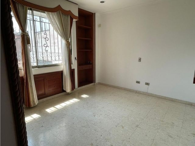 Vendo Lujoso Apartamento en Edificio, Ciudad Jardin Cali- Colombia