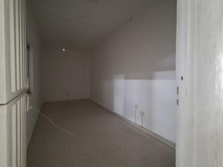 Foto 4 de bodega en arriendo en lleras restrepo. Cod A4982