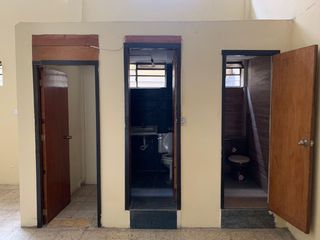 Rumipamba, Local Comercial en renta, 5 ambientes, 2 baños