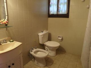 Casa en venta - 3 dormitorios 1 baño - cochera - 1250mts2 -   La Nueva Hermosura