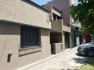 Casa en venta - 4 dormitorios 3 baños - Cochera - 300mts2 - Tolosa, La Plata